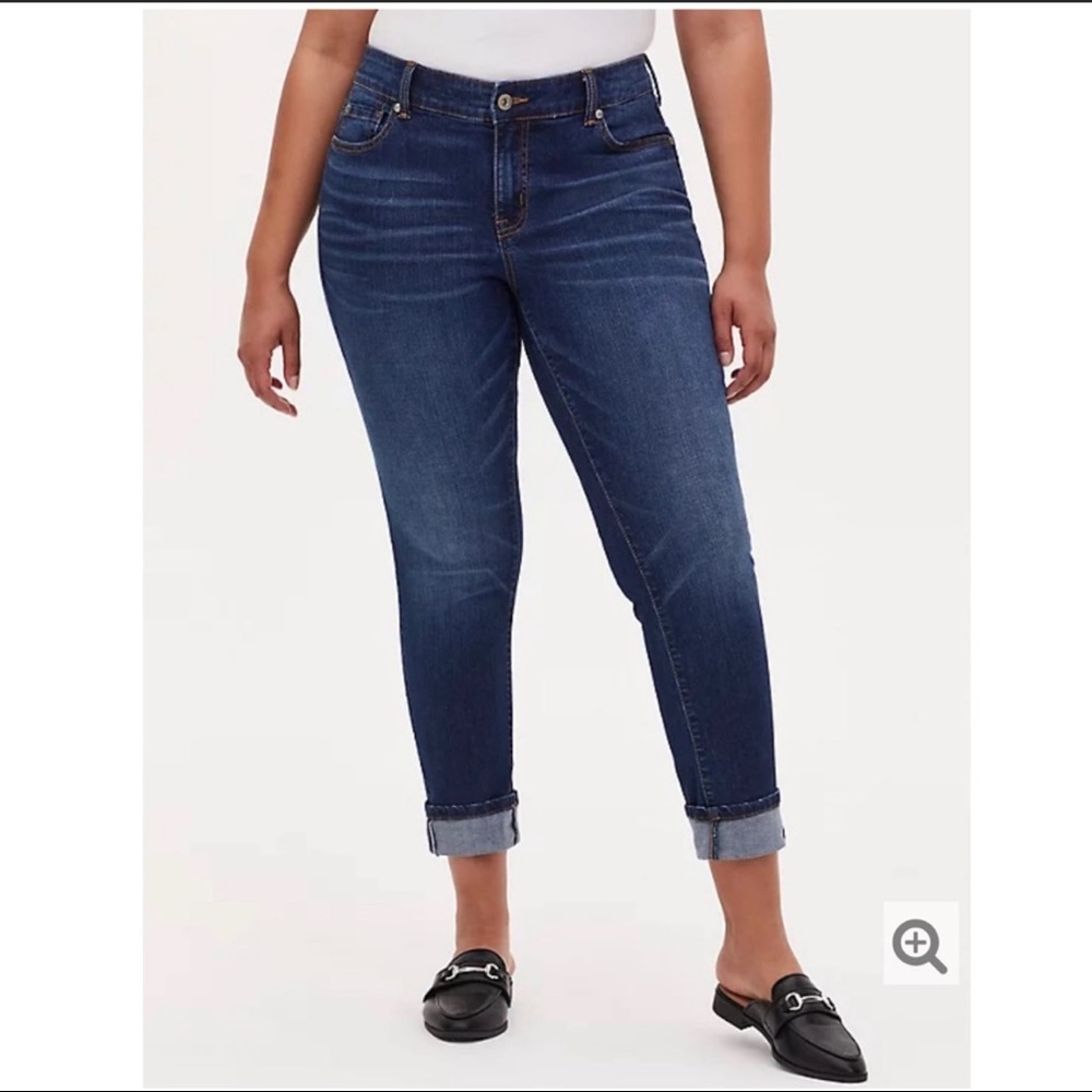 Torrid Crop Boyfriend Jeans Size 26 NWT